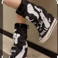 Boots ( Black And Pink)on sneakers, very stylish youth size 7-7.5