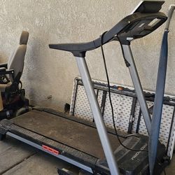 Treadmill Located In Applevalley