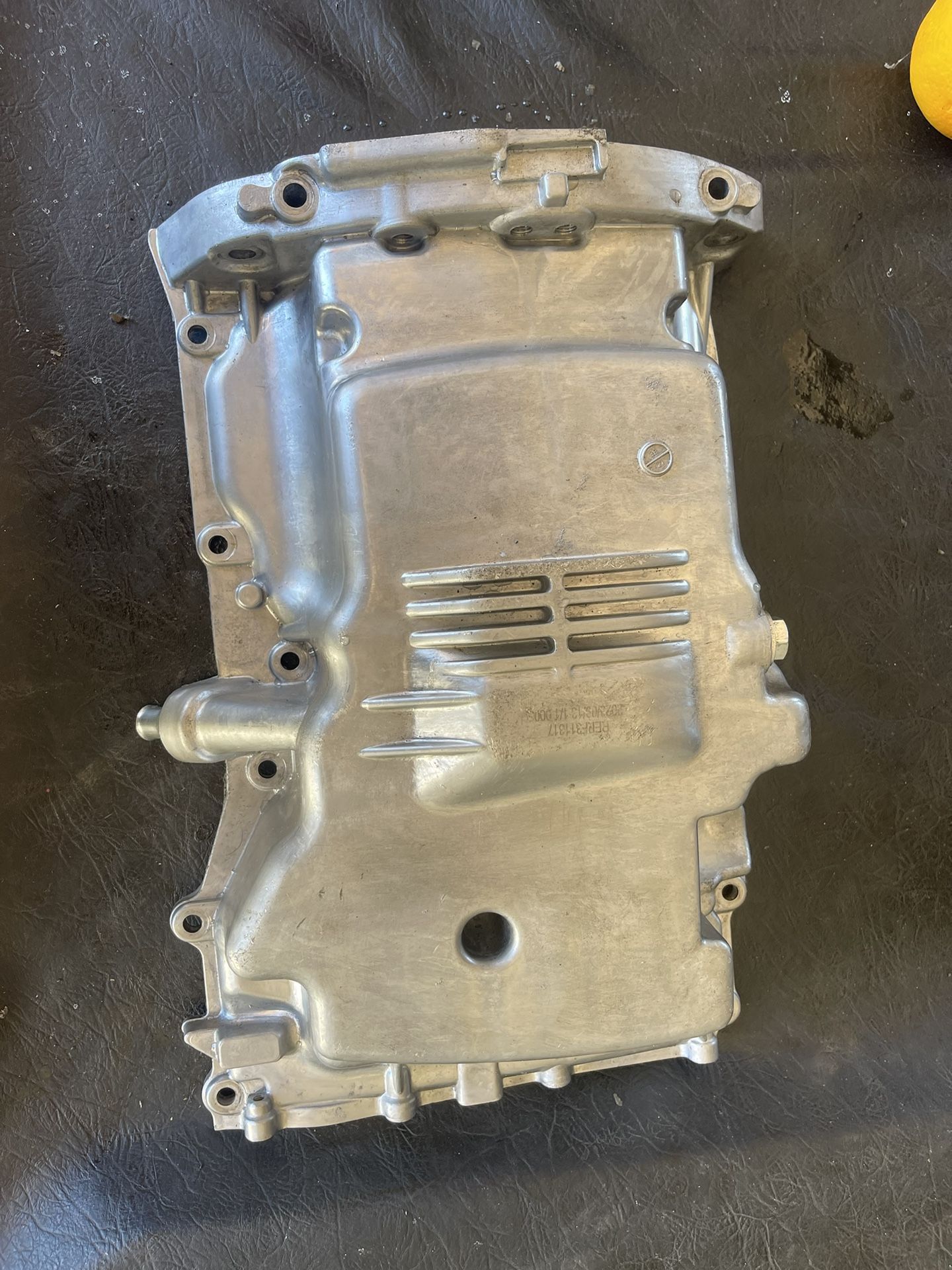 2004 Mazda Tribute Oil Pan