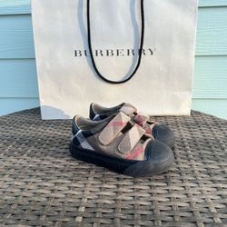 Burberry Beautiful toddler Burberry shoes Size 26 (US 9)