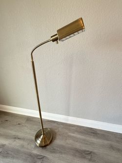 Modern Adjustable LED Floor Reading Lamp – Brushed Brass Finish