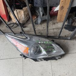 2014 Toyota Prius Right Headlight 