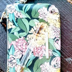 Steve Madden Cosmetic Purse With Free Bottle Of Gucci Perfume 