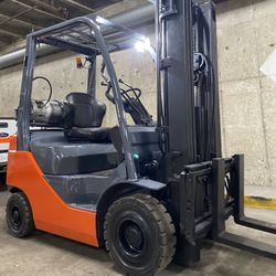 2020 TOYOTA M8 forklift PNEUMATIC TIRES for sale 