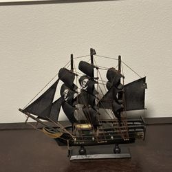 Model Pirates Black Sailboat 