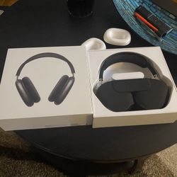 Space Gray Airpod Maxes