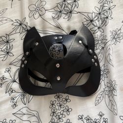 Black catwoman mask