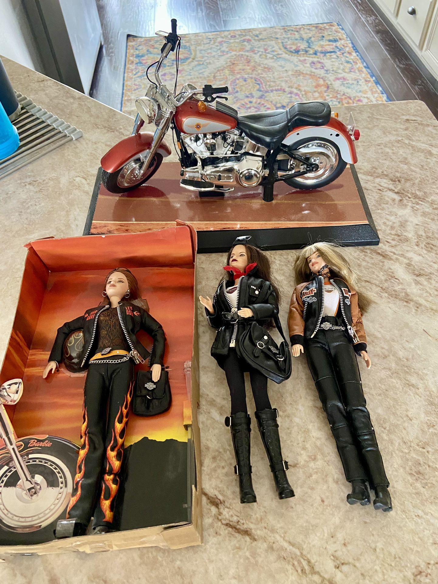 π΄ HARLEY DAVIDSON BARBIES AND MOTORCYCLE- BRAND NEW DISPLAYED BUT NEVER USED π΄