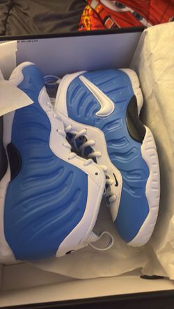 Nike foam posite size 7  baby blue and white