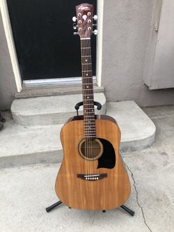 Washburn lion guitar Great condition new strings upgrade tuners