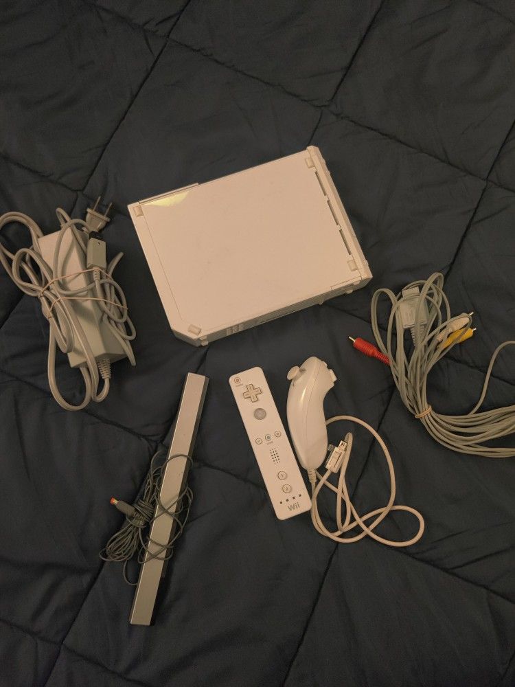 Nintendo Wii, GameCube Compatible, Chords And Controller.