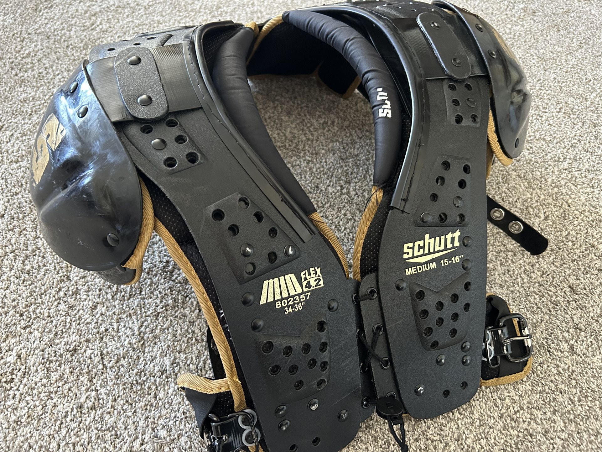 Schutt Football Pads Size 15-16” (medium)