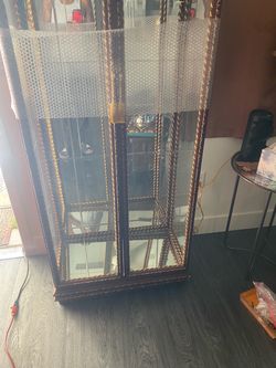 Mirror cabinet