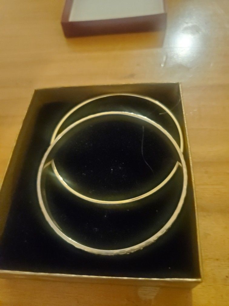 Great Christmas π Gift New Pretty 2 Gold Plated Bangle Bracelets Both For $25