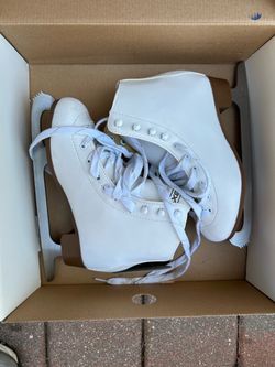 DBX Women’s sz 5 Ice skates. LIKE NEW!