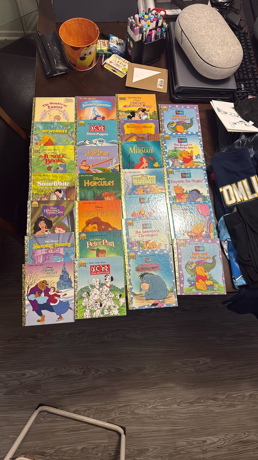 25 Little Golden Books .