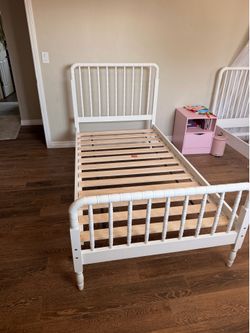 Twin white bed