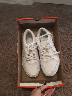 Nikes sz 6