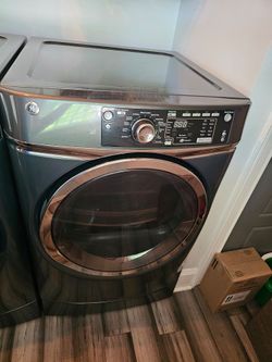 GE Dryer w/Steam Technology & Detangle Assist