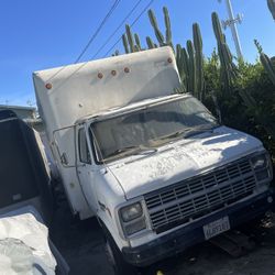 1987 Chevy van 30 Box Truck 