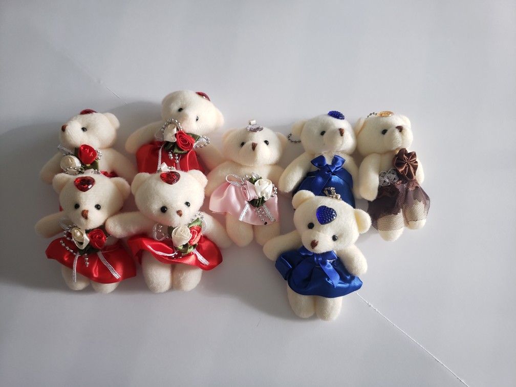 8 multicolored teddy bears