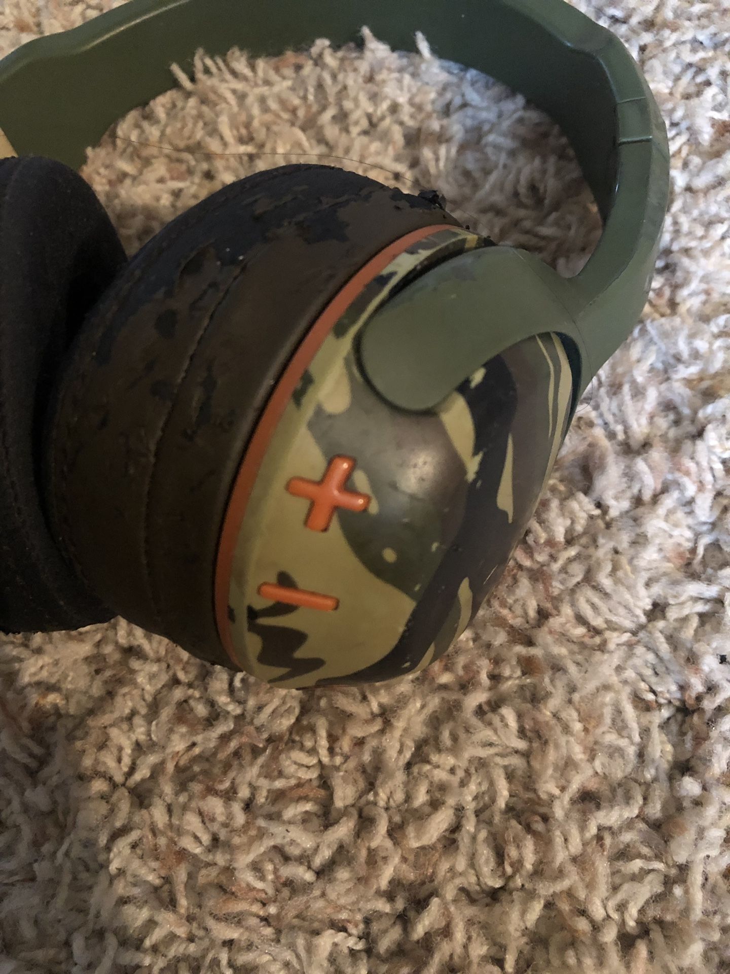 SkullCandy Camo wireless headphones