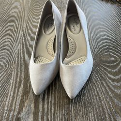 Dressy Gray Woman’s Heels. Excellent Cond. Size 5