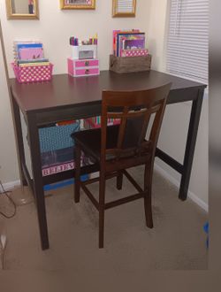 Desk With Chair