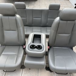 seats 