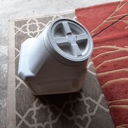 Pet Food Container