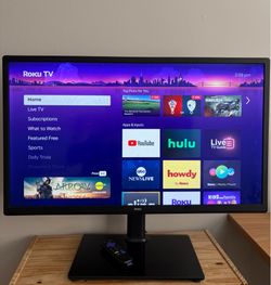 32” Roku Smart TV + Remote and Premium Swivel Stand, Excellent Condition