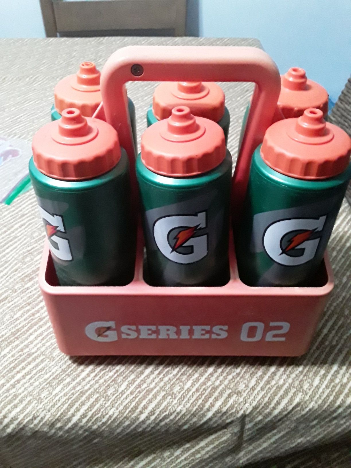 SIX GATORADE G SERIES 2 WATER BOTTLES AND WATER BOTTLE HOLDER. ** THEY ARE USED**