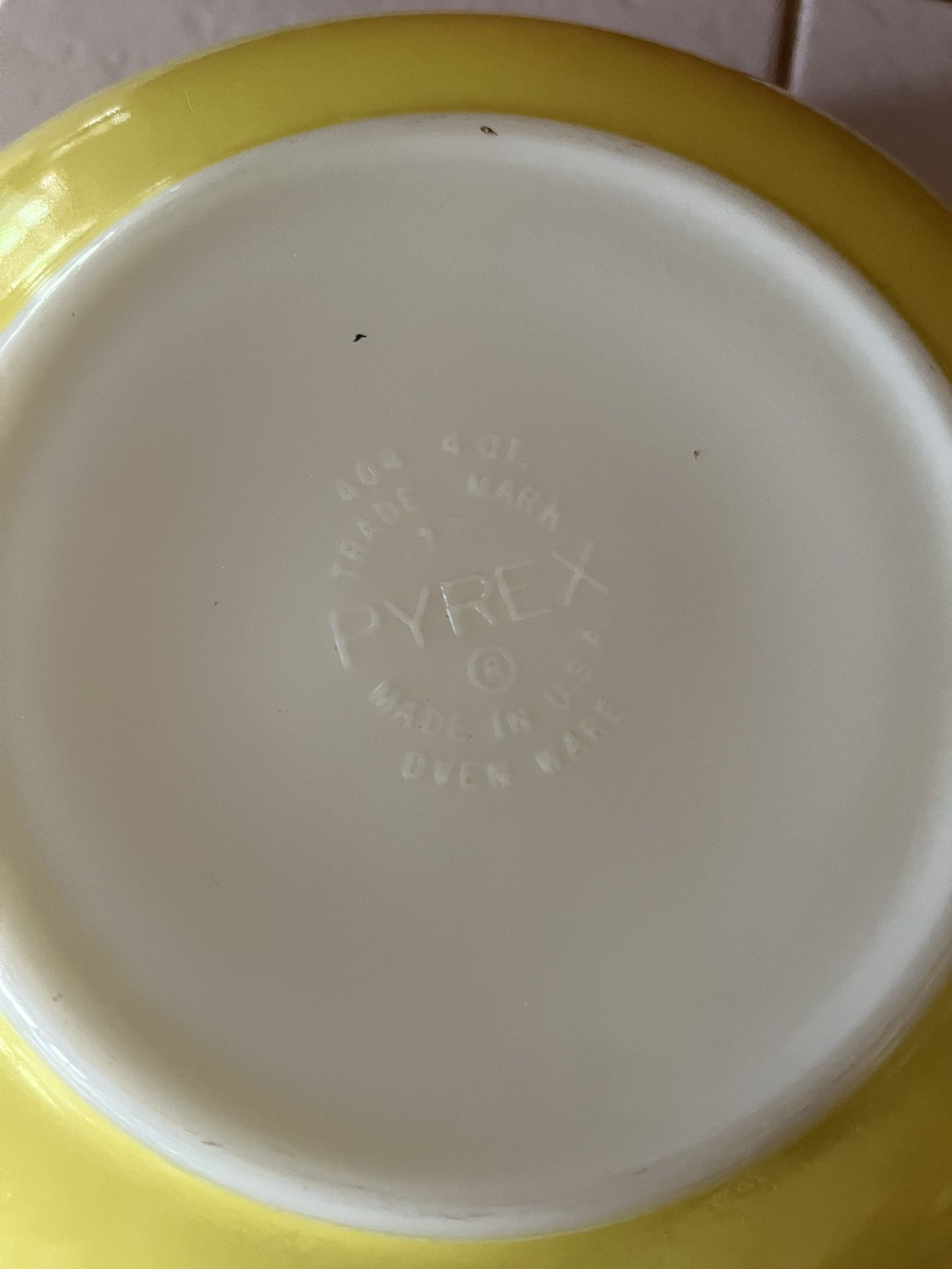 Pyrex Vintage Mixing Bowl Yellow #404 Four Qt 