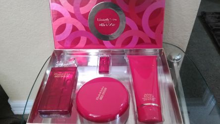 Brand new Elizabeth Arden Red perfume set