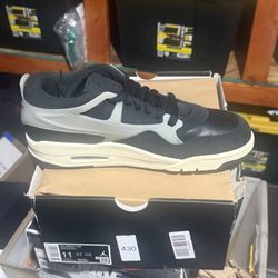 Jordan 4s  Rm.   Size 11
