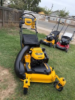 Exclusive Shop DEWALT 28 in. 224cc E-GOV Engine 3-in-1 Gas RWD Self-Propelled Lawn Mower with High Rear Wheels