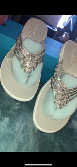 Size 9-10.5 Rhinestone Clark cloud steppers  regular $50