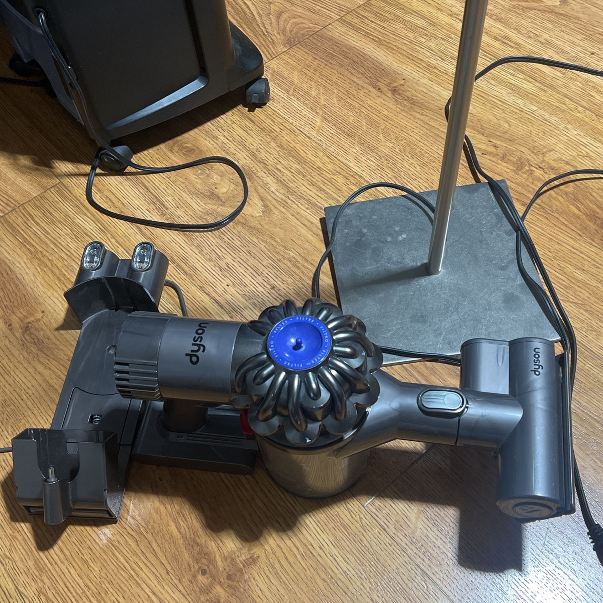 Dyson vaccum with charger