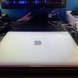 Mid 2012 Macbook Pro 2.3 GHz Quad Core i7, 8 GB, 256 SSD