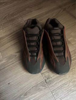 Adidas Yeezy 700