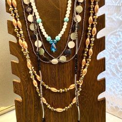 Vintage Lot of 5 Pieces Of Necklaces And Brooch