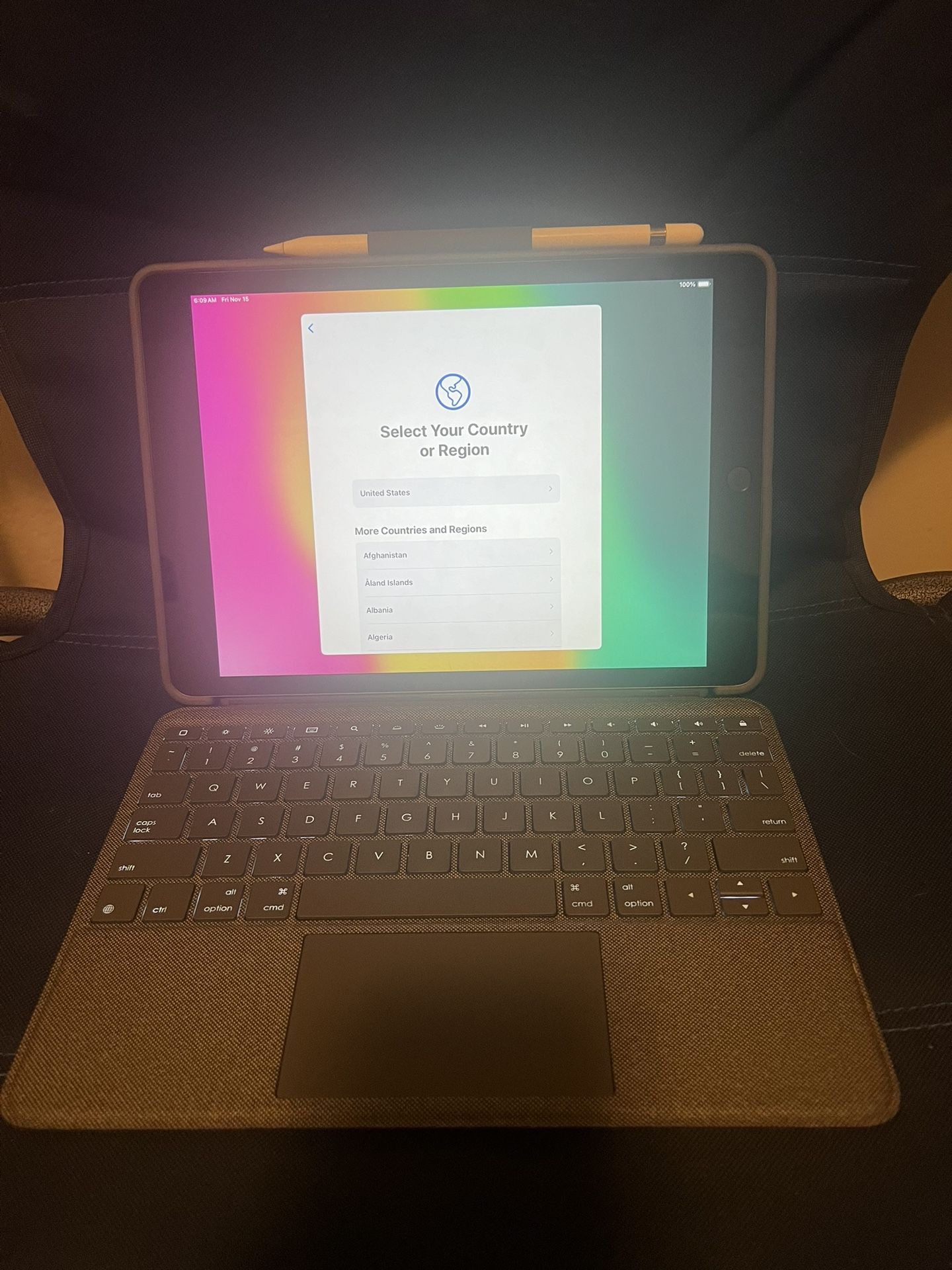 iPad 9th Gen 64GB Comes With Apple Pencil And Keyboard Case.