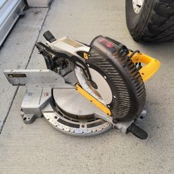 DeWalt Saw