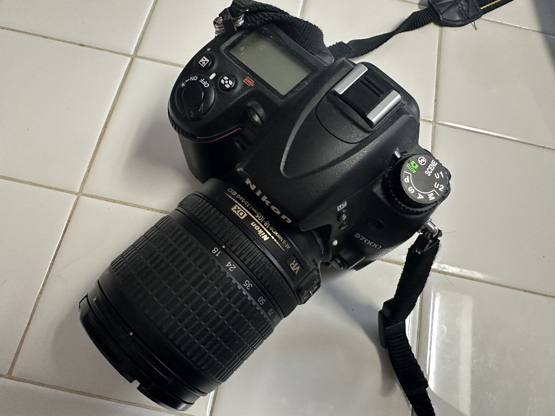 Nikon D7000 DSLR camera with lens! 