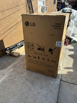 LG 30 Inch Smart Wi-fi Enabled Gas Range BRAND NEW LRGL5823S