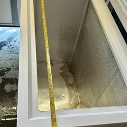 FREE CHEST/HORIZONTAL GARAGE FREEZER