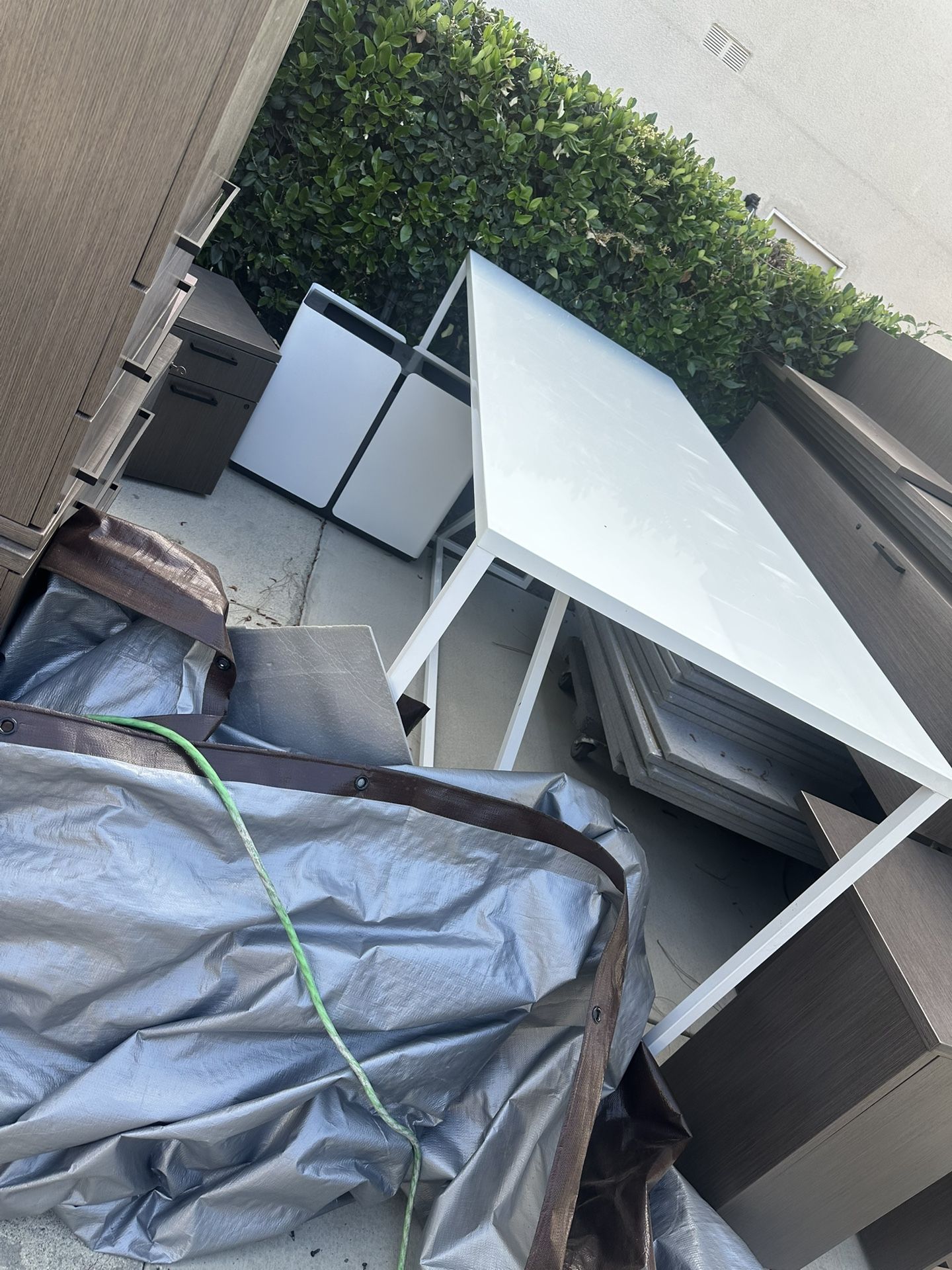 Beautiful White Table With Eight Stools