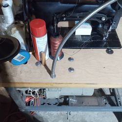 111 W Sewing Machine With Head And Table