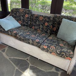 Indoor /Outdoor White Wicker Sofà Loveseat End Tables Coffee Tables , Always Kept Indoors ! Moving Must Go !