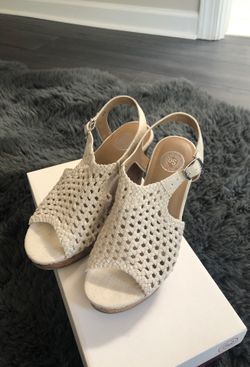 New Natural wedge sandal 8 1/2, only $10.